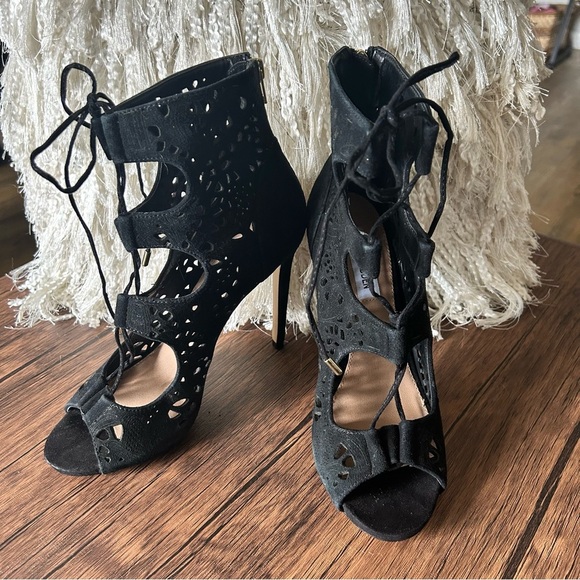 Steve Madden Black Lace-Up Gladiator Style Heels - Picture 9 of 10